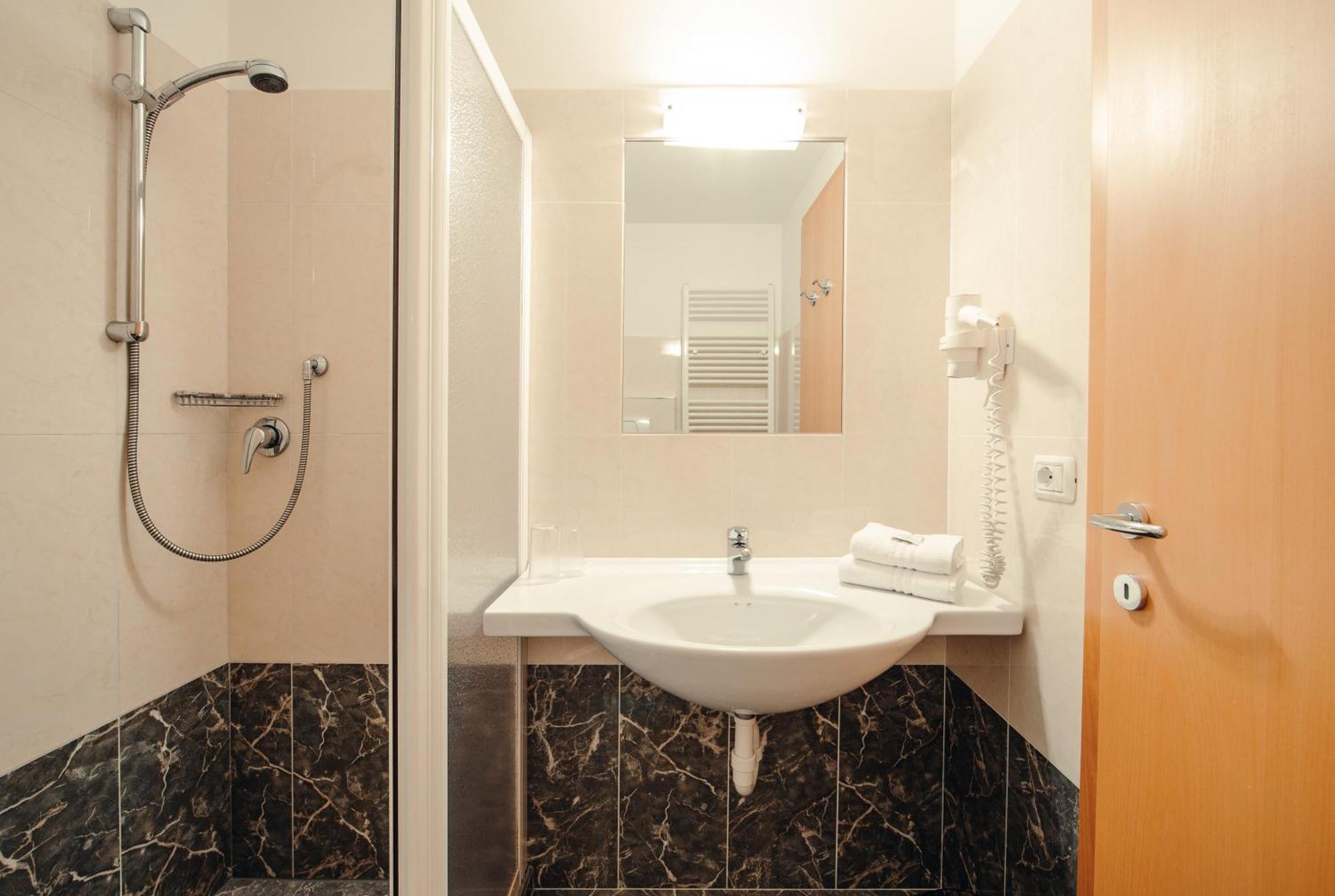 Hotel Ludwigshof & Luvina Trodena Værelse billede